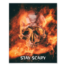 Foto Stay Scary. Flaming skull in space