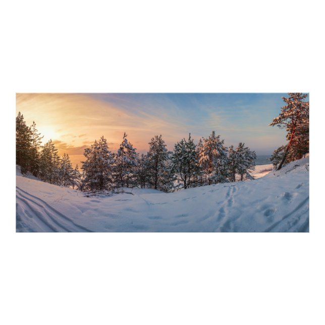 Foto Sunset sobre floresta de neve congelada perto do m (Frente)