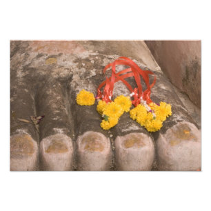 Foto Tailândia, pés de Buda e oferenda de Marigold