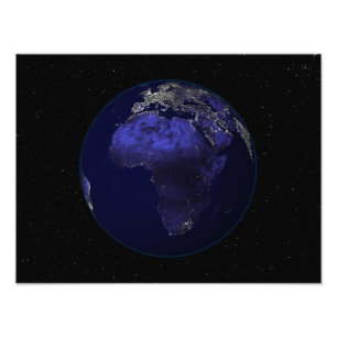Foto Terra completa na noite que mostra África e Europ