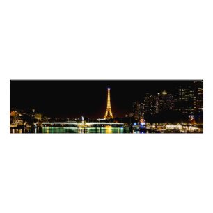 Foto Torre Eiffel iluminada em Paris à noite