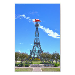 Foto Torre Eiffel Usando Chapéu de Cowboy Vermelho, Par