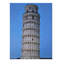 Torre Inclinada ao Crepúsculo