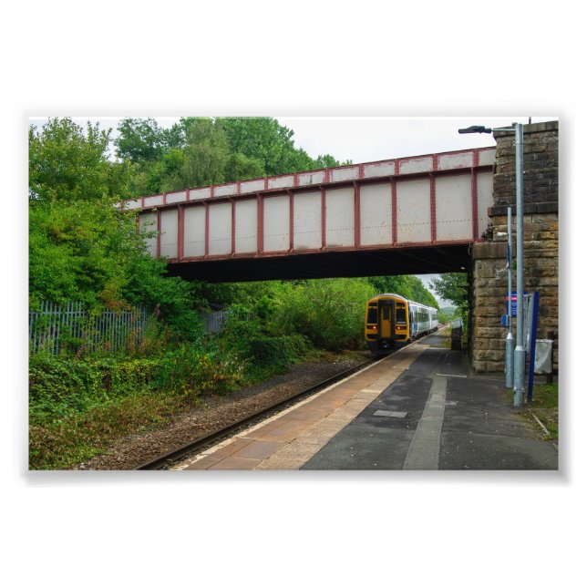 Foto Trem Colne Bound Deixando Burnley Barracks Railway (Frente)