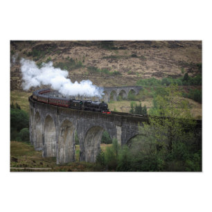 Foto Trem velho do vapor no viaduto de Glenfinnan
