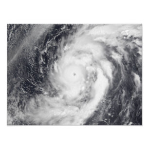Foto Tufão Damrey no Oceano Pacífico ocidental