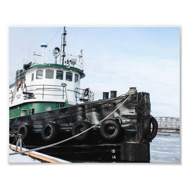Foto Tugboat em Icy Water of Sturgeon Bay (Frente)