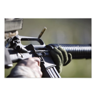 Foto Um círculo voa da câmara de um M-16A2