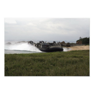 Foto Um coxim de ar da barca de descarregamento vem em