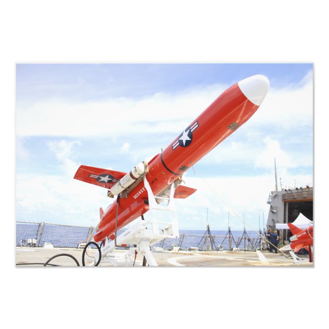 Foto Um drone Chukar BQM-74E pronto para lançamento (Frente)