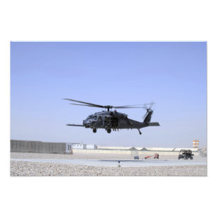 Foto Um HH-60G pavimenta o falcão que descola do