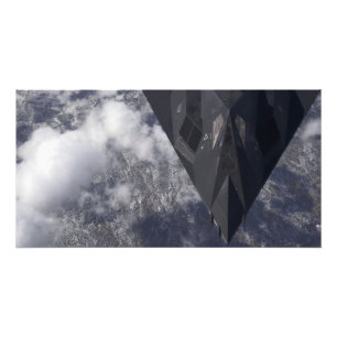 Foto Um noitibó-americano de F-117A voa altamente sobr