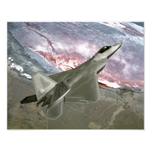 Foto Um raptor F/A-22 voa uma missão de treinamento