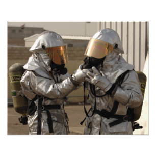 Foto Um sapador-bombeiro iraquiano