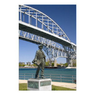 Foto Uma estátua de Thomas Edison pelo artista local Mi
