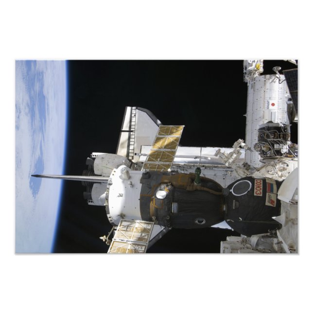 Foto Uma nave espacial Soyuz atracada (Frente)