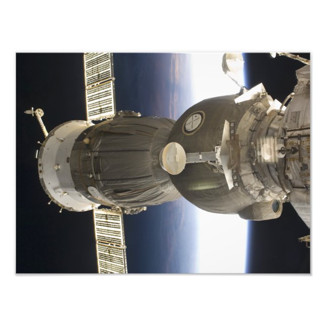 Foto Uma nave espacial Soyuz recuada pela Terra (Frente)