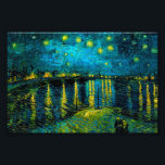 Foto Van Gogh Starry Night Over the Rhône<br><div class="desc">Foto Impressão com a pintura a óleo de Vincent van Gogh na Noite Estrelada sobre o Ródano (1888). As estrelas amarelas brilhantes decoram o céu azul noturno como um casal rolando ao longo de um riverbank em Arles. Um presente perfeito para fãs de Impressionismo Poste e arte holandesa.</div>