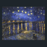 Foto Vincent Van Gogh Starry Night Sobre O Ródano<br><div class="desc">Vincent Van Gogh Starry Night Over the Rhone Starry Night Over the Rhone (setembro de 1888) é uma das pinturas de Arles de Vincent van Gogh à noite em Arles. Foi pintado em um ponto na margem do Rio Rhone que era apenas uma caminhada de um ou dois minutos da...</div>