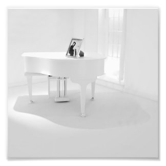 Foto White Baby Grand Piano