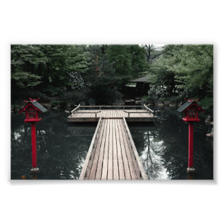 Foto Wooden Pier framed by red Lanterns
