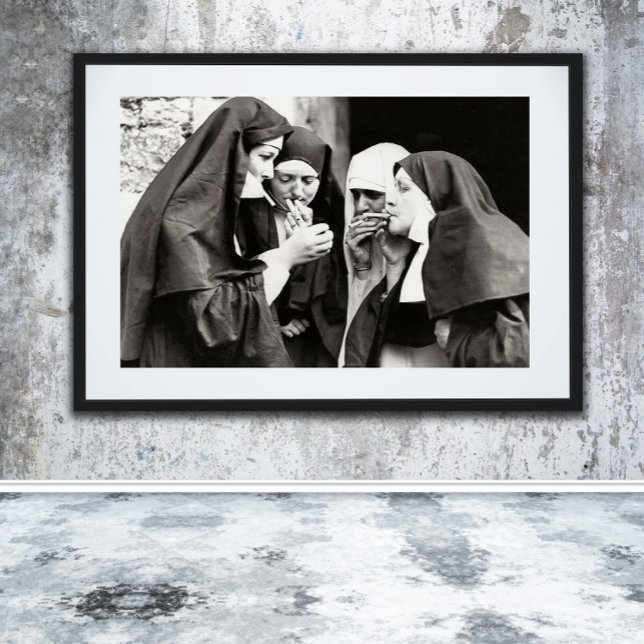 Fotografia Antiga de Freiras Fumando (Criador carregado)