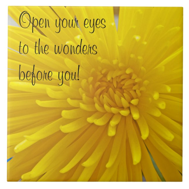 Fotografia de Fechamento de Dahlia Amarela Espiosa (Frente)