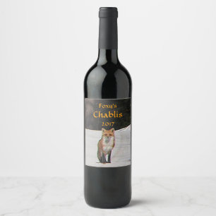 Fox vermelho na etiqueta branca do vinho da neve