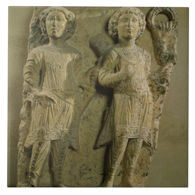 Fragmento de uma chapa do bas-alivio que descreve (Frente)