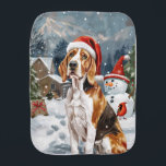 Fralda De Boca American English Foxhound Dog Winter Christmas Joy<br><div class="desc">seu design festivo captura o espírito alegre da época de férias, apresentando um adorável filhote vestindo um chapéu de Papai Noel. O gato está aninhado numa terra maravilhosa de inverno, completo com um boneco de neve, uma árvore de Natal decorada, e presentes lindamente envoltos. Os flocos de neve caem suavemente,...</div>