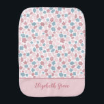 Fralda De Boca Gift Baby Girl Rosa Blue Boho Personalizado<br><div class="desc">Monograma/personalize este pano azul cor-de-rosa,  branco,  borbulhante floral. Adicione o nome dela para torná-lo especial.</div>