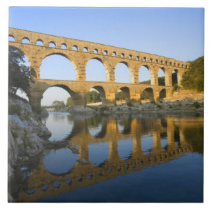 França, Avinhão. O aqueduto romano Pont du Gard