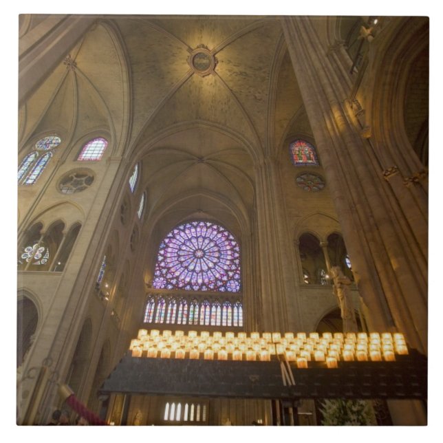 França, Paris. Interior da Catedral de Notre Dame. (Frente)