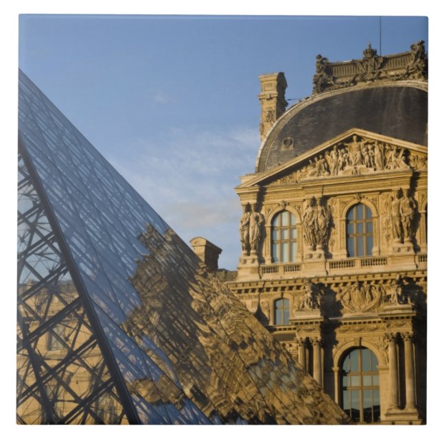 França, Paris, Museu do Louvre e a Pirâmide, (Frente)
