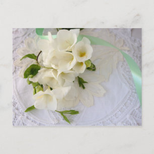 freesias no cartão postal de renda