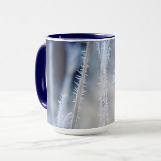 Frio uma geada do inverno na caneca de café