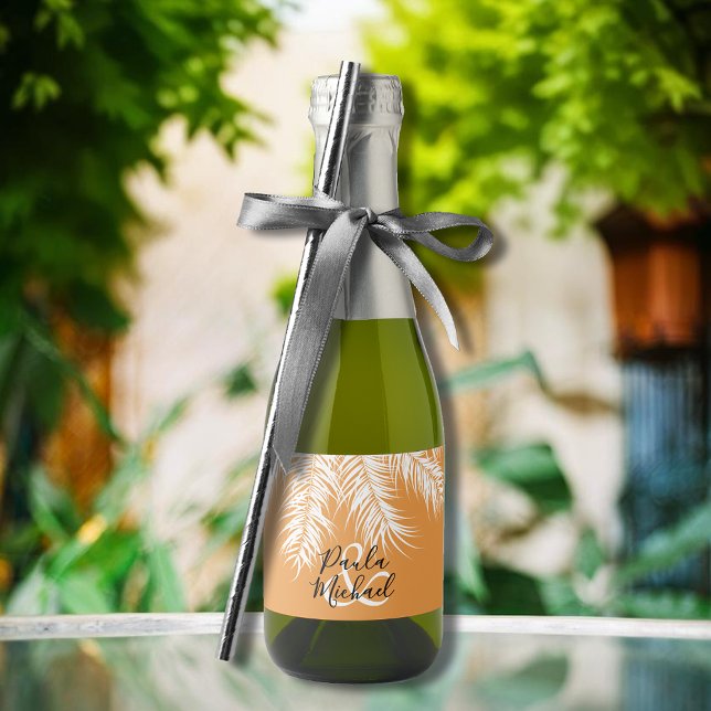 Frondes de Palmeira Branca em Mini Laranja Tropica (White palm tree fronds on orange mini sparkling wine label personalized for your wedding)