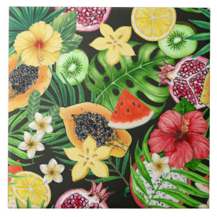 Frutas tropicais, flores e folhas a preto
