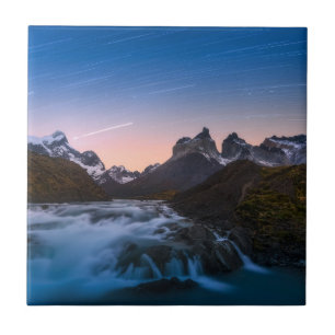 Fugas da estrela sobre Torres Del Paine