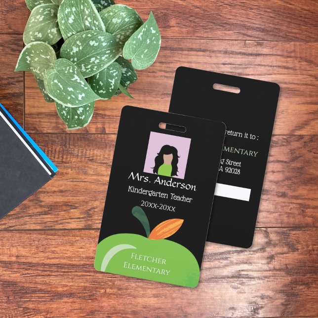 Funcionarios da Escola Verde Apple  Crachá de Foto (Green apple school staff vertical black photo ID badge .)