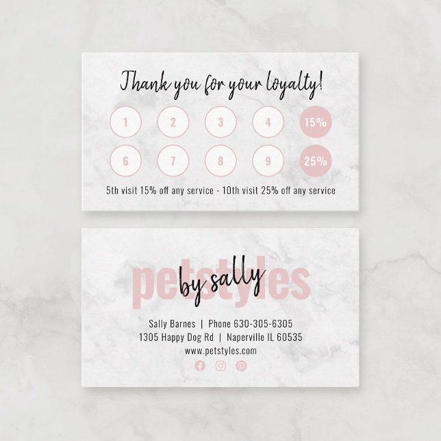 Fundo de mármore do cartão de fidelidade comercial (Modern elegant loyalty card with pink details and marbled background.)