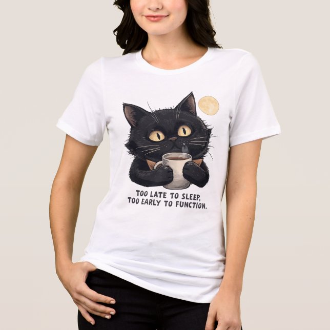 Funny Black Cat Coffee T-Shirt – Too Late to Sleep (Frente)