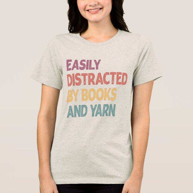 Funny Knitting Shirt – Easily Distracted by Knitti (Frente)
