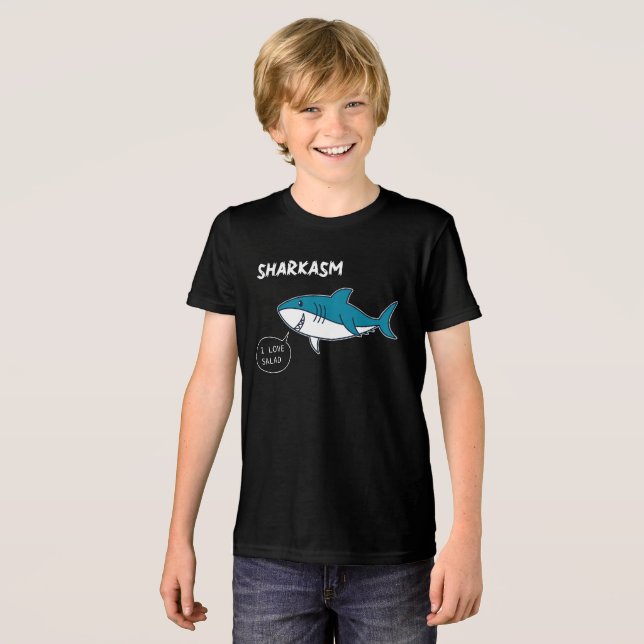 Funny Sharkasm 'I Love Salad' Cartoon T-Shirt Grap (Frente Completa)
