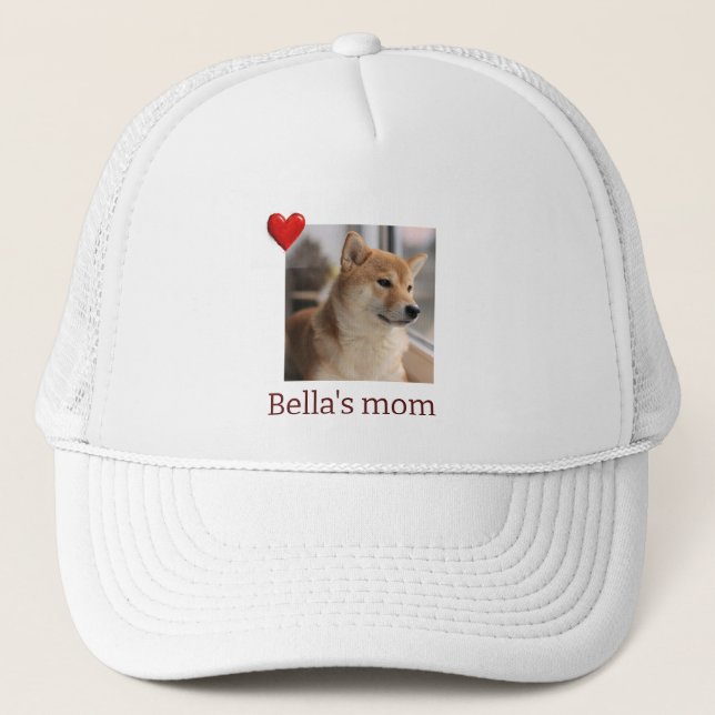 Fur Mama Love – Foto de Cachorro Fofo no Boné (Frente)