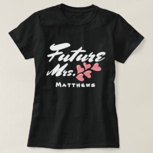 Futura Sra, corações rosa & Letra Cursiva Camiseta