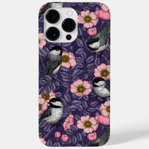 Galinhas na rosa selvagem de rosa e violeta