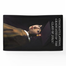 Garota com chapéu de graduação