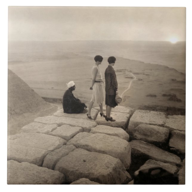 Garotas Flapper ao nascer do sol Pirâmide de Quéop (Frente)