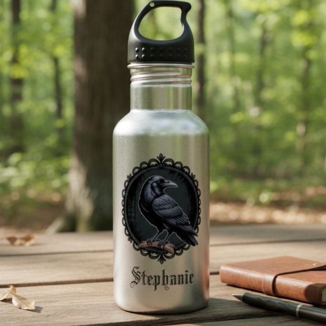 Garrafa Academia Sombria Corvo Estilo Gótico (Gothic raven water bottle for the dark academia fan — unique anniversary gift idea for him or her.)
